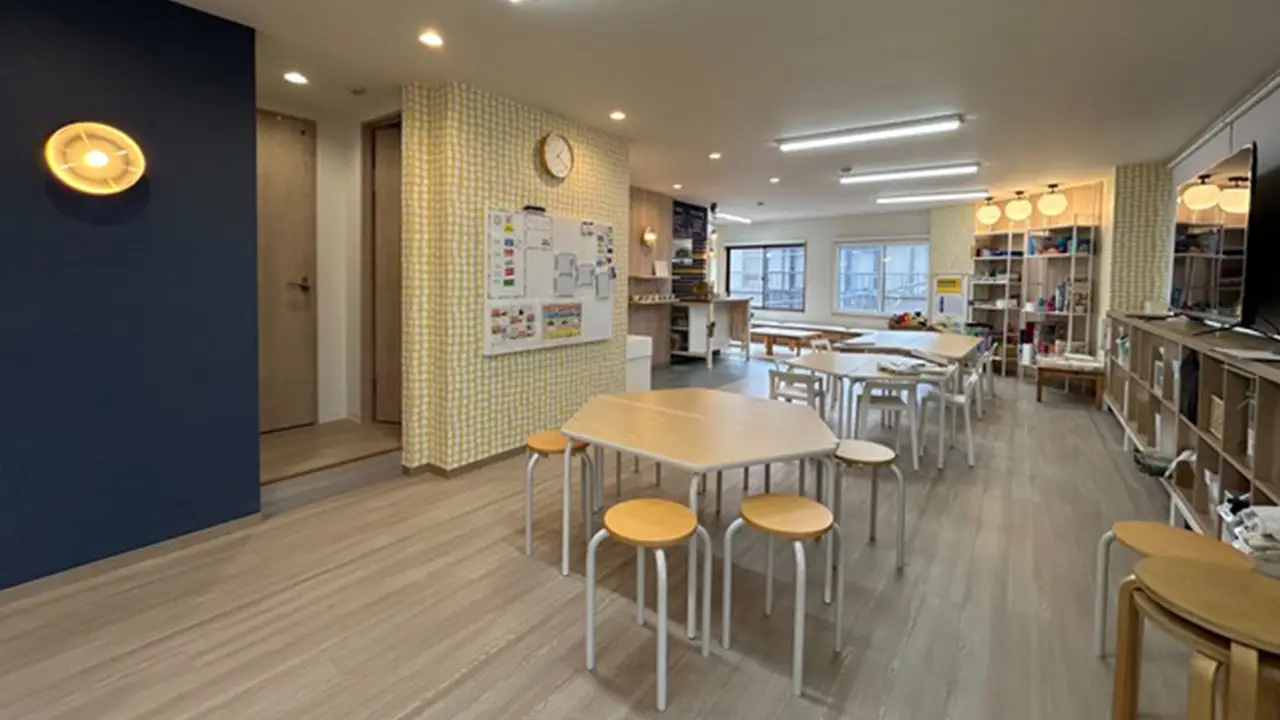 煩雑だった学童運営の振替対応をWeb自動化。業務効率化と保護者の利便性を大幅改善