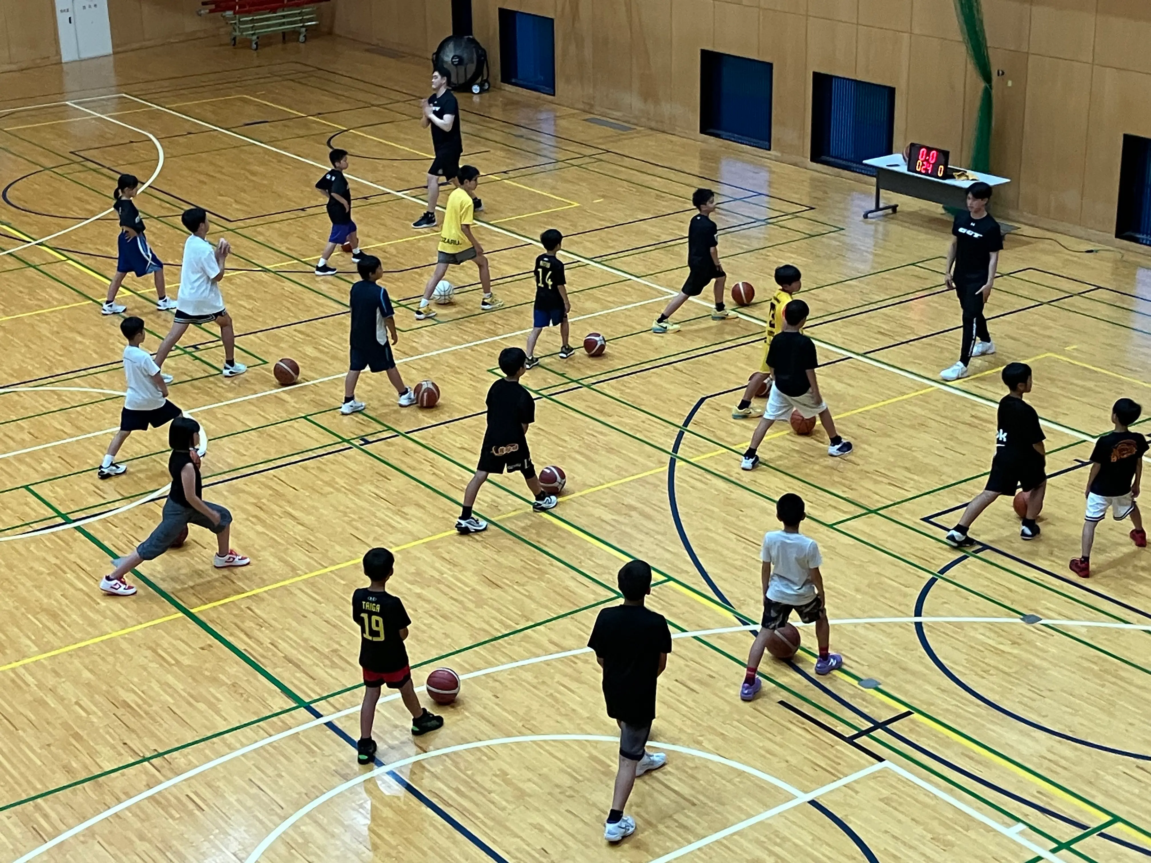 複数ツール運用から脱却し、生徒数550名規模への成長基盤を構築。スクール運営の一元管理で事務作業を大幅削減。コーチは指導に注力できる体制に